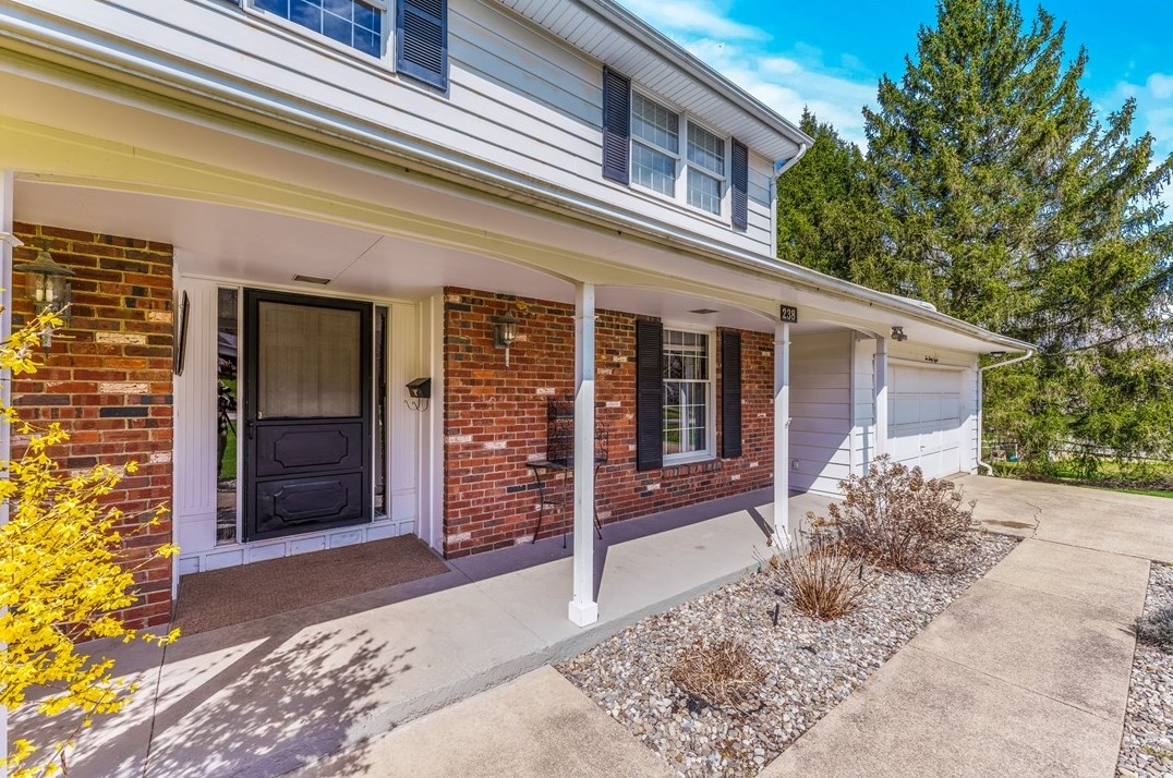 238 Meadowbrook Dr, New Wilmington, PA 16142-1438