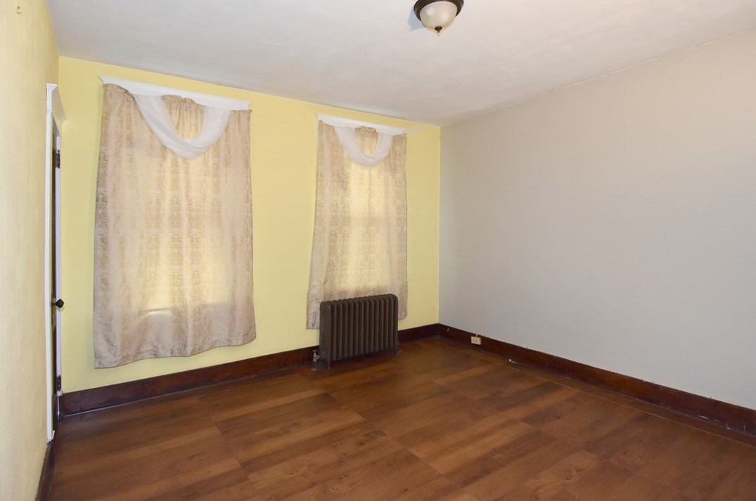 5528 Forbes Ave, Pittsburgh PA  15217-1126 exterior