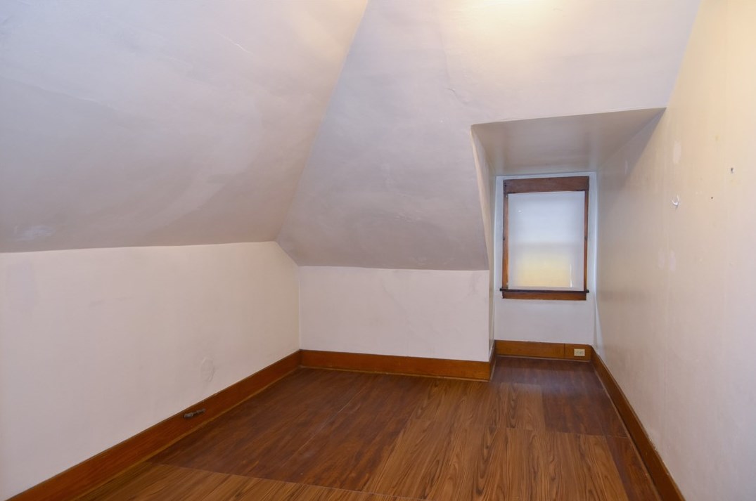 5528 Forbes Ave, Pittsburgh PA  15217-1126 exterior