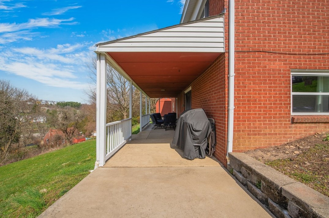 120 Blue Jay Dr, Canonsburg PA  15317-2342 exterior