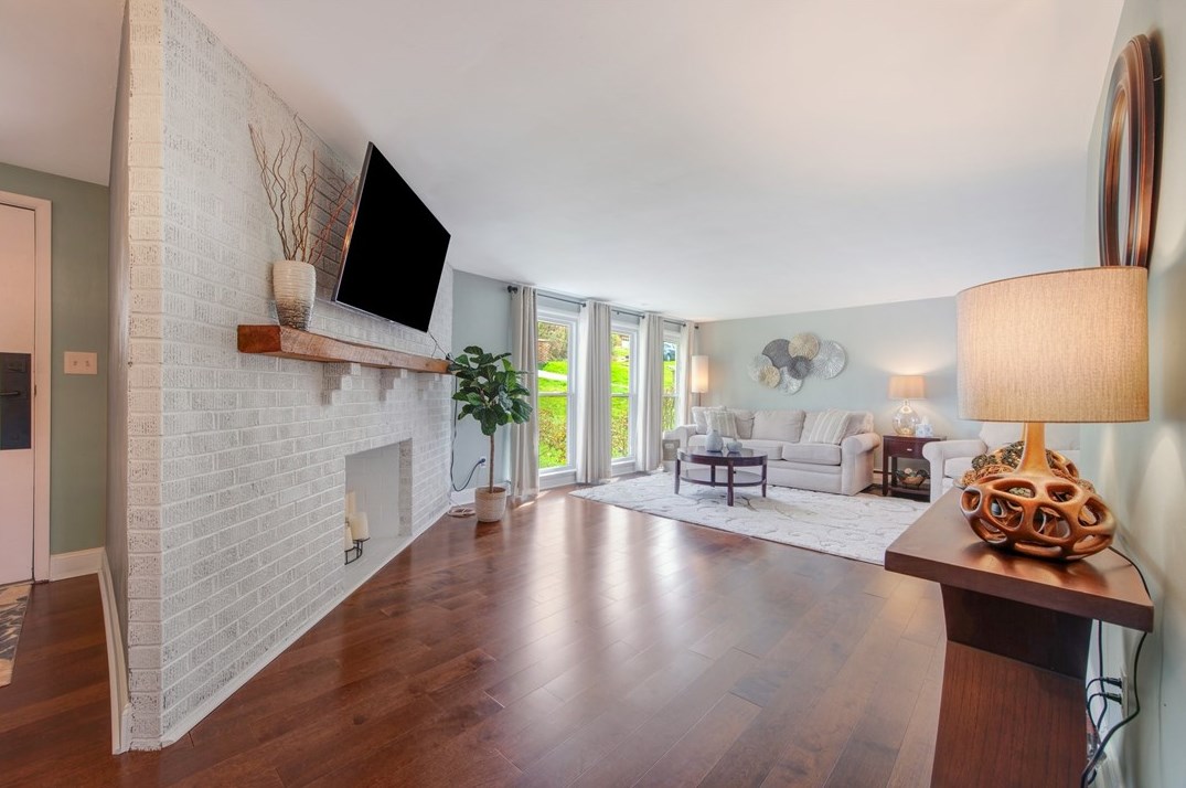 120 Blue Jay Dr, Canonsburg PA  15317-2342 exterior