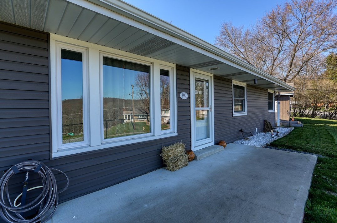 105 Meadowbrook Dr, Industry, PA 15052