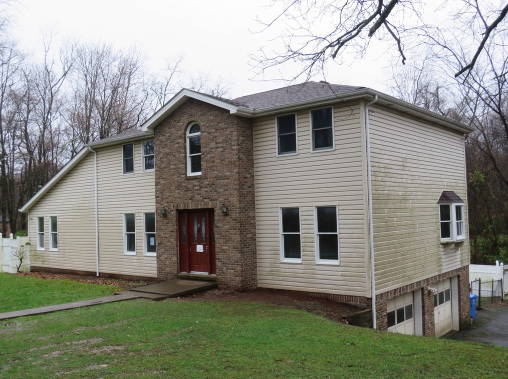 328 Comstock Dr, North Huntingdon, PA 15642