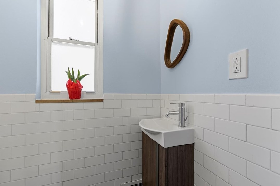 1365 Hawthorne St, Pittsburgh PA 15201-2048 exterior