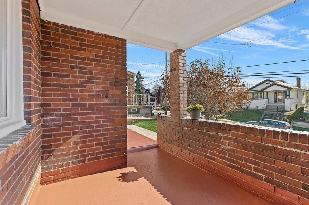 1365 Hawthorne St, Pittsburgh PA 15201-2048 exterior