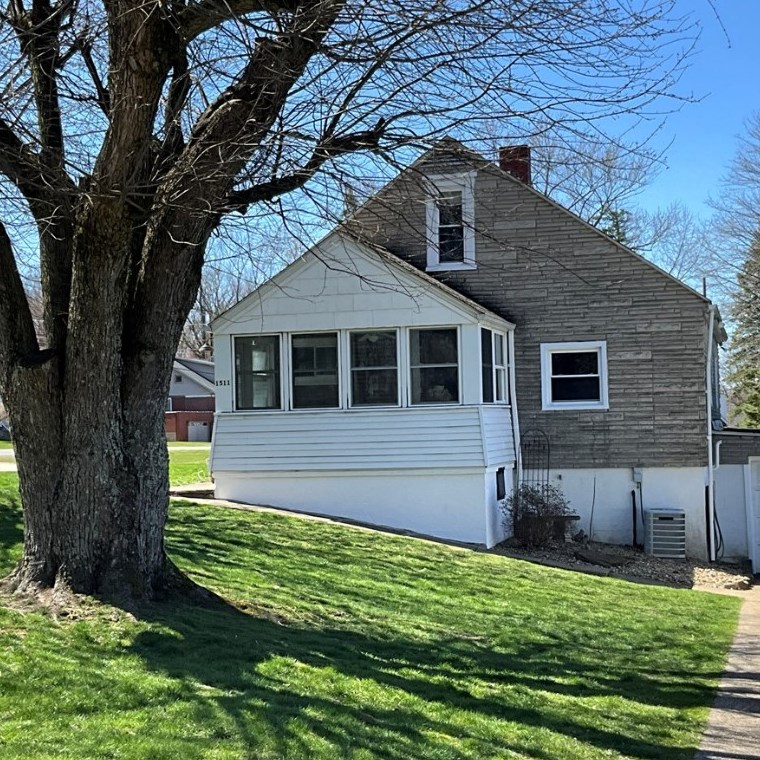 1511 Ridge Rd, Jeannette, PA 15644-9723