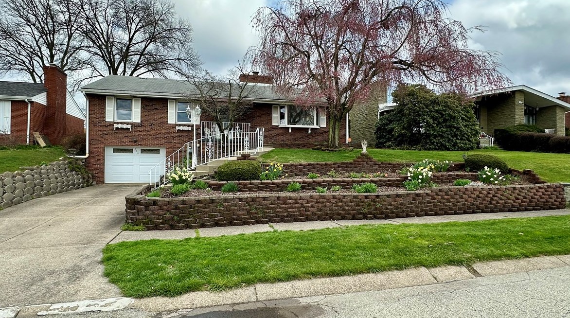 268 Elmtree Rd, New Kensington, PA 15068
