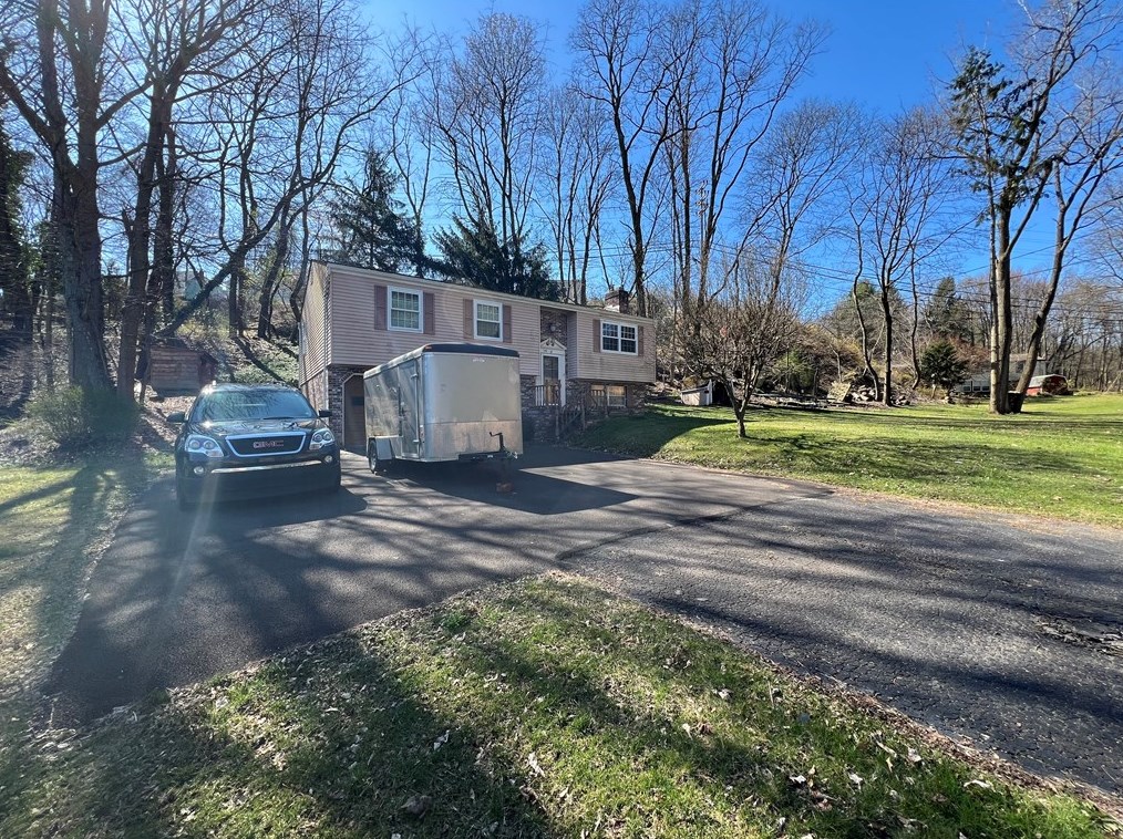 140 Hodil Rd, Glenshaw, PA 15116-1858