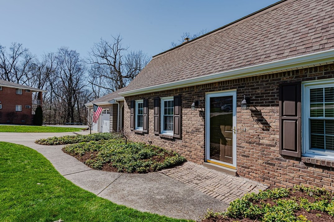 614 Woodburn Ln, Greensburg, PA 15601