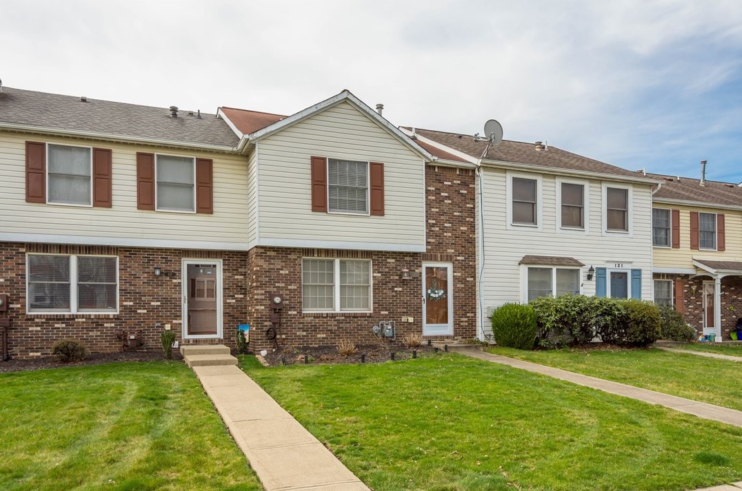 119 Meadow Gap Dr, Monroeville, PA 15146