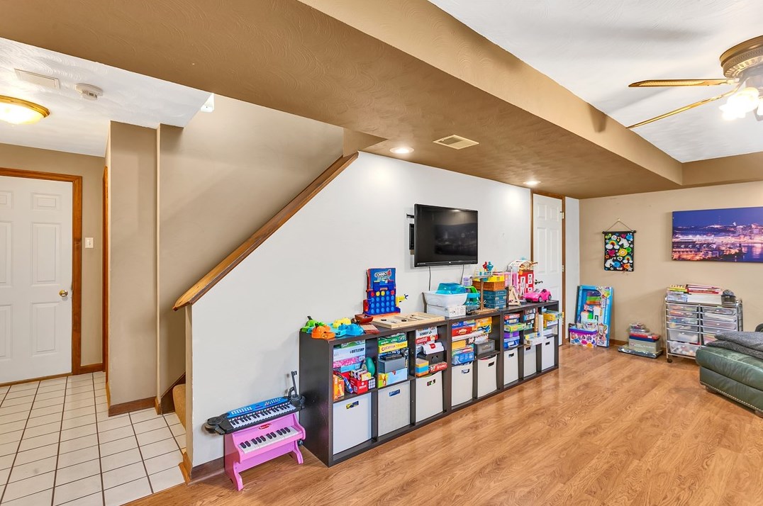 226 Rizzi Dr, North Huntingdon PA 15642-8901 exterior