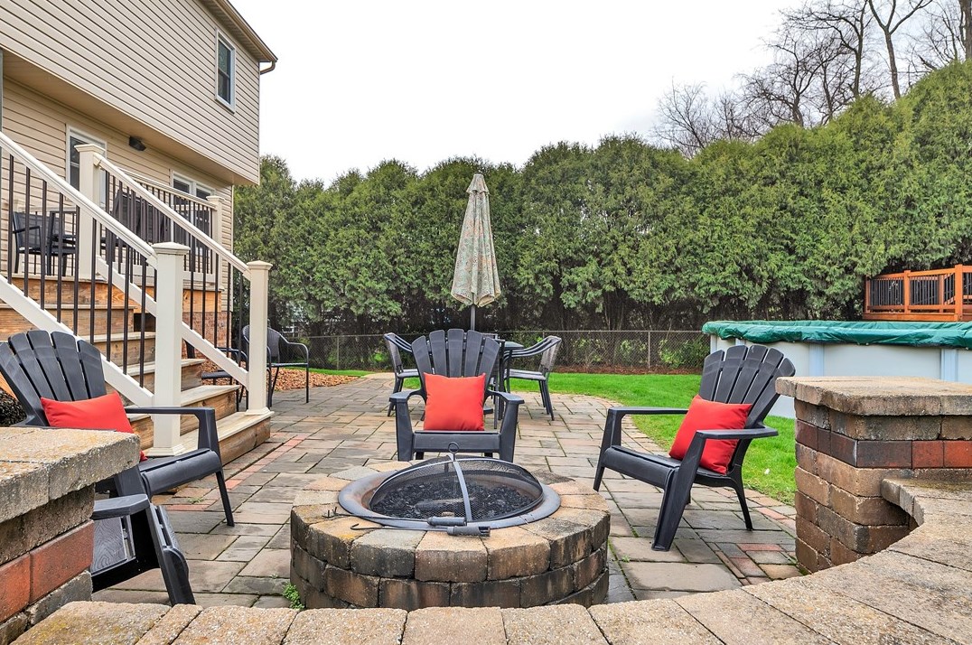 226 Rizzi Dr, North Huntingdon PA 15642-8901 exterior