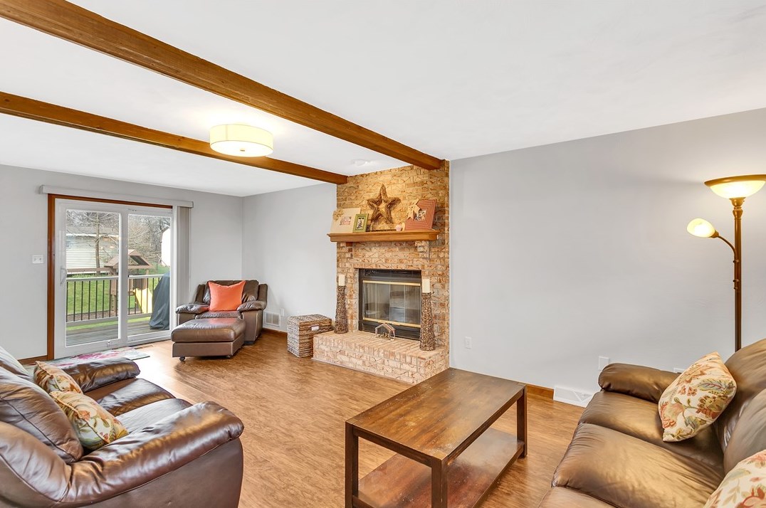 226 Rizzi Dr, North Huntingdon PA 15642-8901 exterior