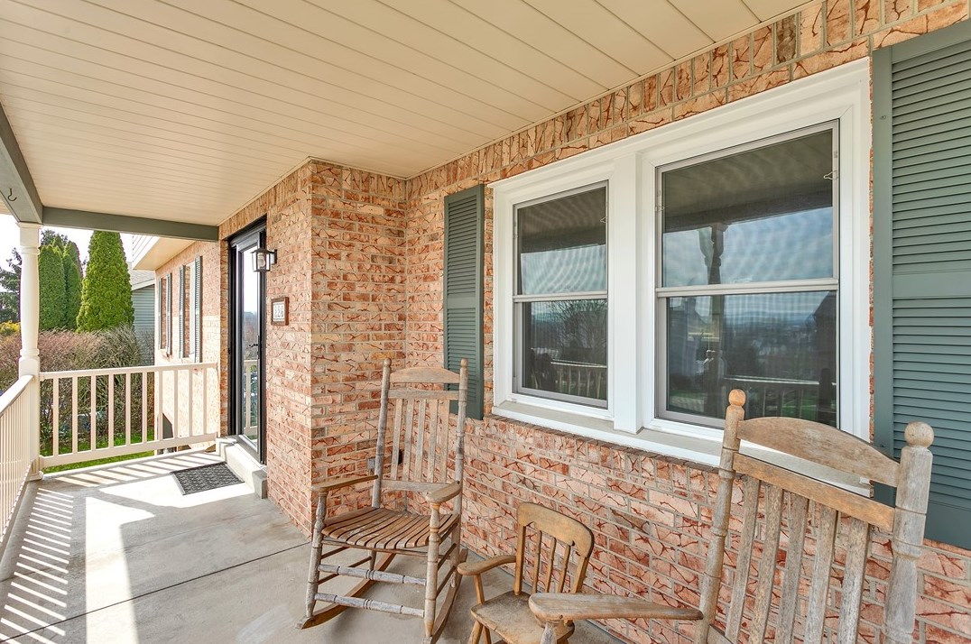 226 Rizzi Dr, North Huntingdon PA 15642-8901 exterior