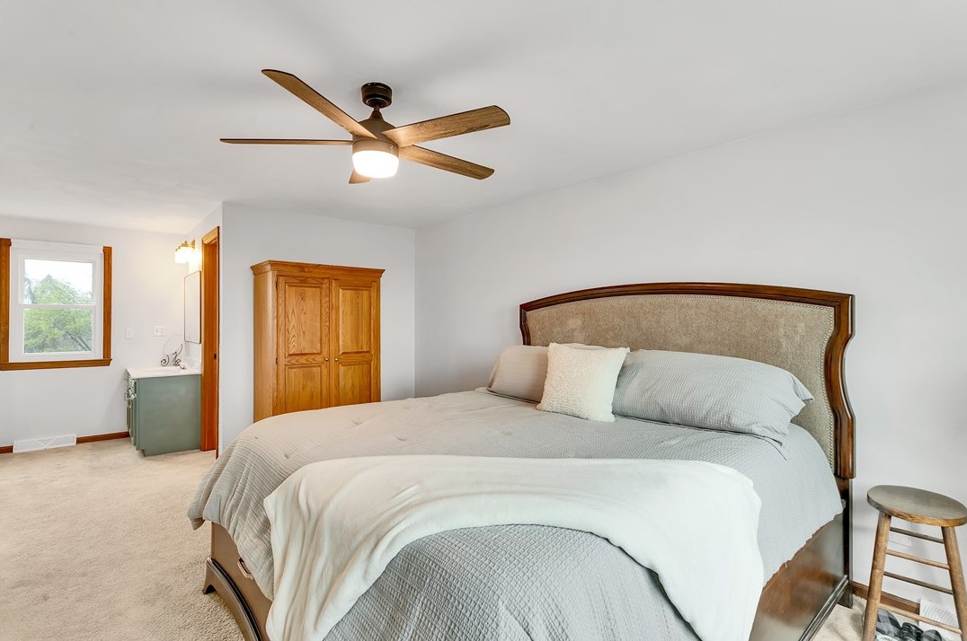 226 Rizzi Dr, North Huntingdon PA 15642-8901 exterior