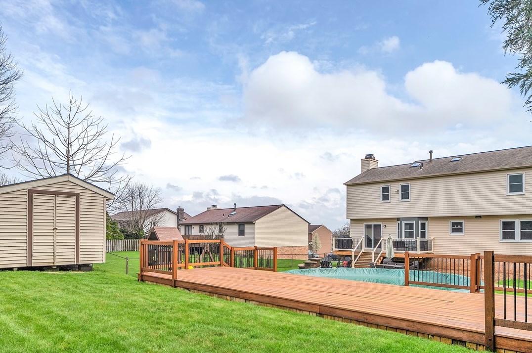 226 Rizzi Dr, North Huntingdon PA 15642-8901 exterior