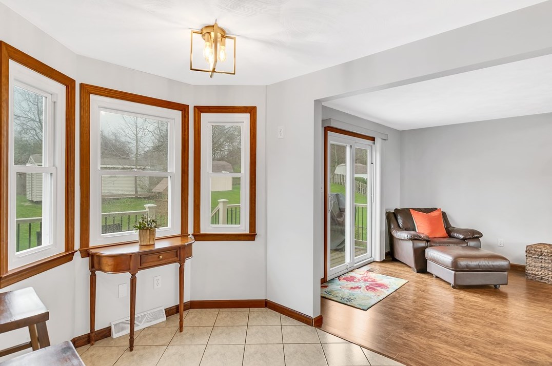 226 Rizzi Dr, North Huntingdon PA 15642-8901 exterior