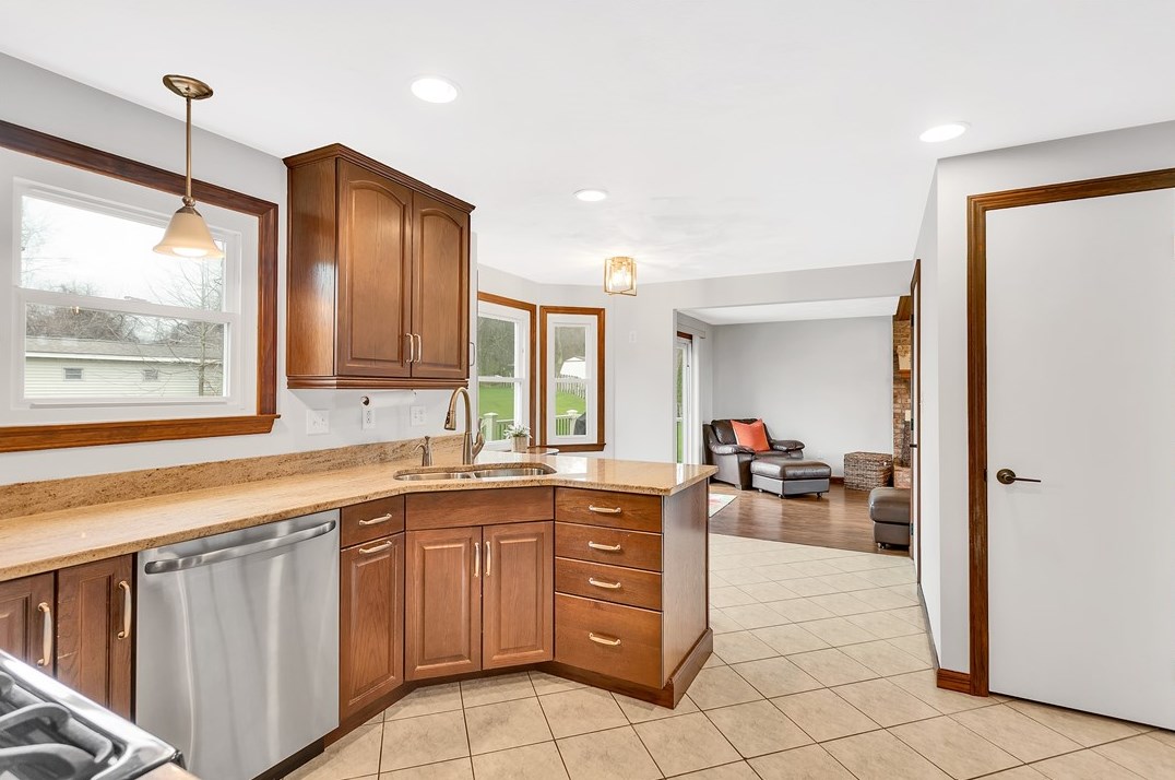 226 Rizzi Dr, North Huntingdon PA 15642-8901 exterior