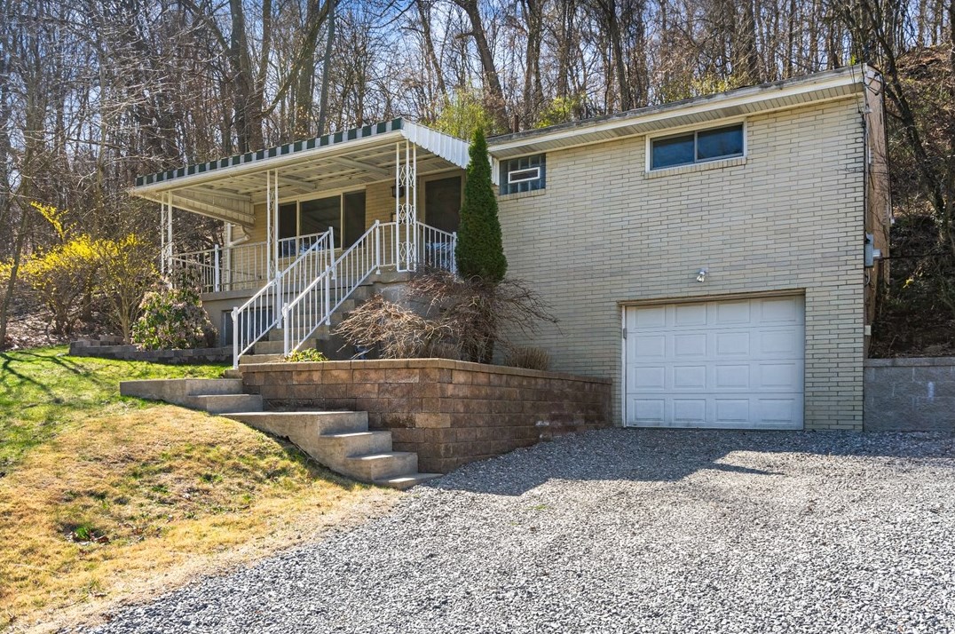 146 Donmor Dr, Pittsburgh, PA 15237-3206