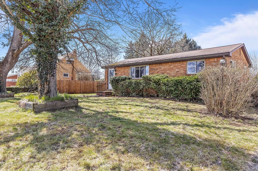 125 Merry Ln, Butler, PA 16001-1216