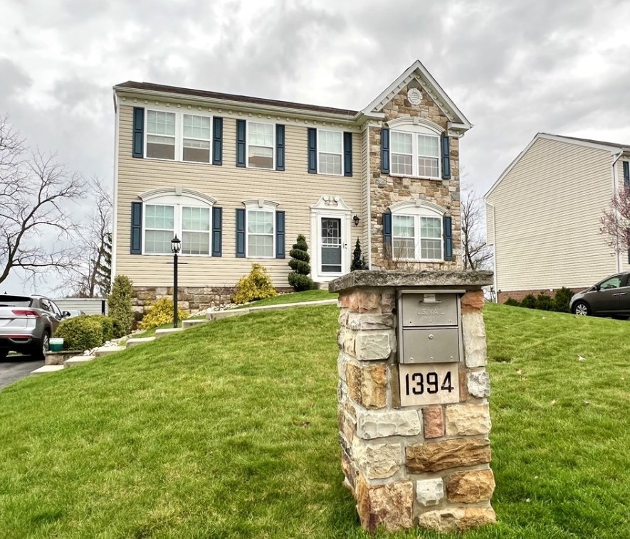 1394 Lucia Dr, Canonsburg, PA 15317-1854