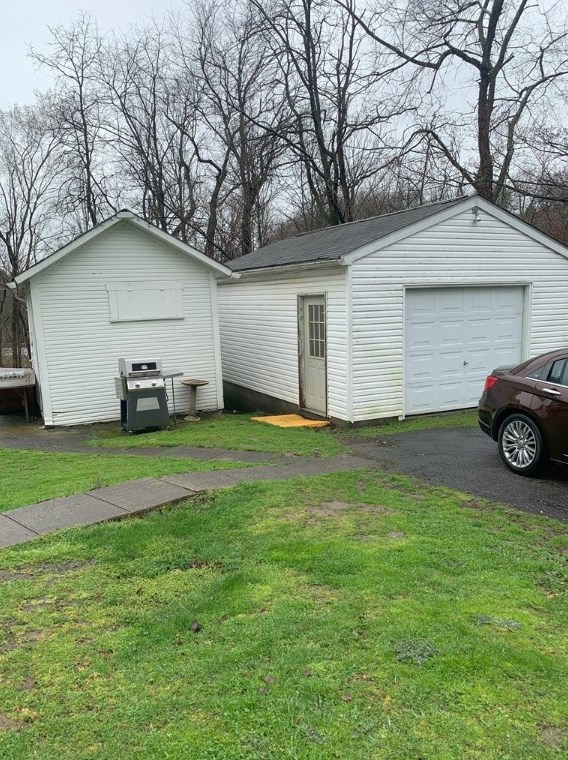 438 Pine St, Hookstown, PA 15050