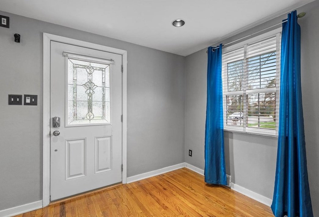 200 Hartle Rd, Glenshaw, PA 15116-1606