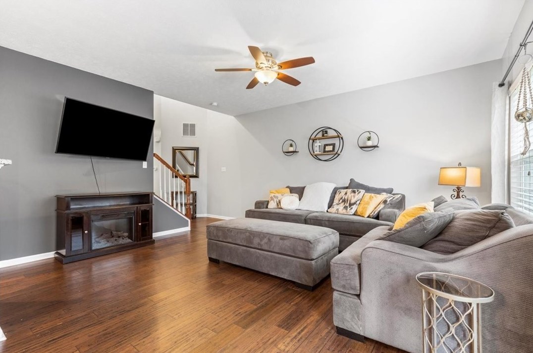 210 Maple Ridge Dr, Canonsburg, PA 15317