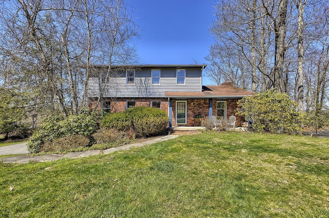 208 Westview Dr, Ligonier, PA 15658-8742
