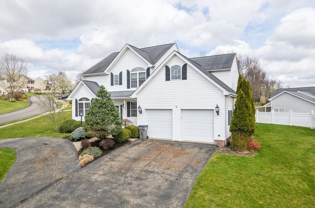 290 Pine Ridge Dr, Venetia, PA 15367-2328