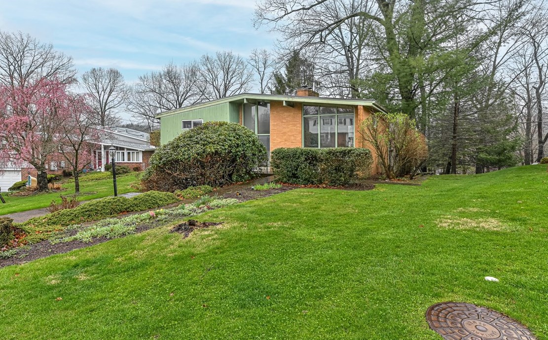 815 Breezewood Dr, Glenshaw, PA 15116