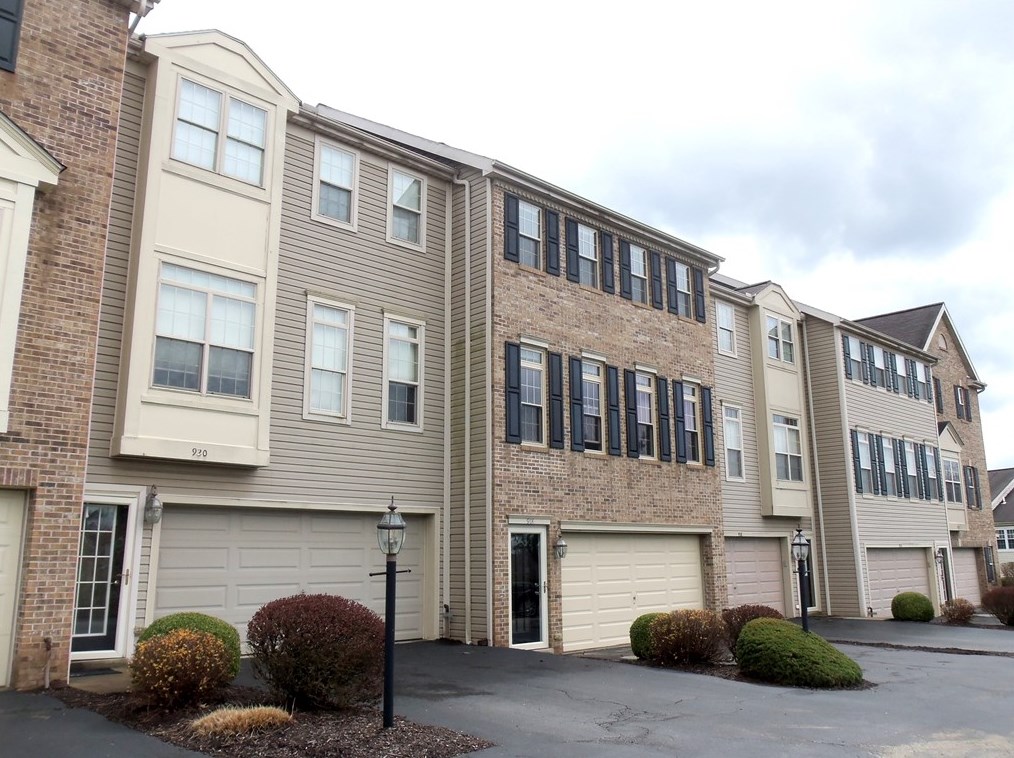 918 Royal Ct, Canonsburg, PA 15317-5042