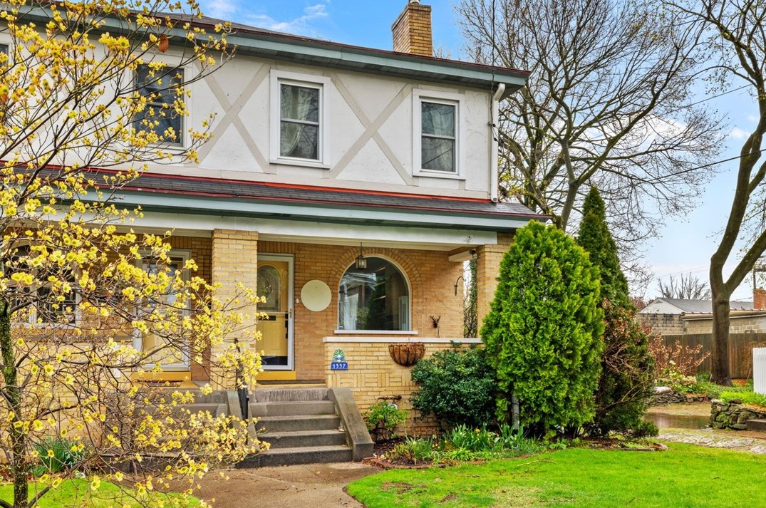 1337 Denniston St, Pittsburgh, PA 15217-1330