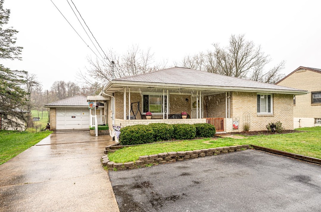 52 Millersdale Rd, Jeannette, PA 15644-3163