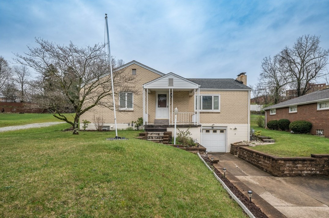 838 Fidelity Dr, Pittsburgh, PA 15236-2319