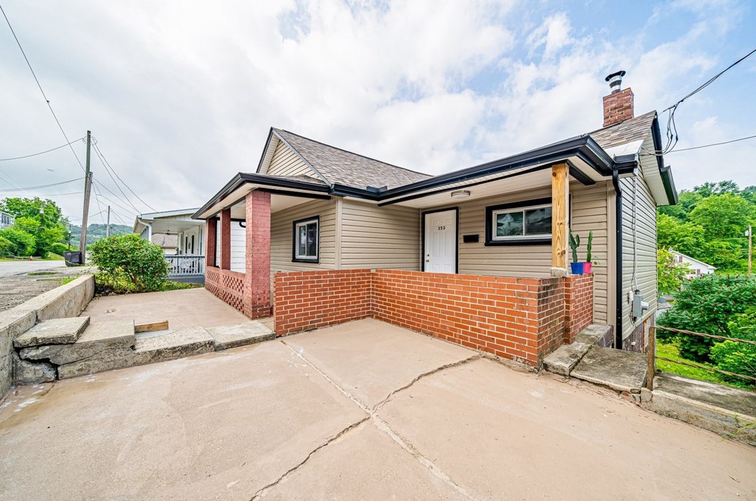 353 Valley St, Mc Donald, PA 15057