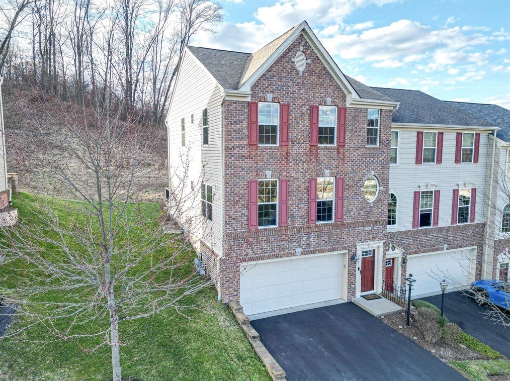 204 Broadstone Dr, Seven Fields, PA 16046