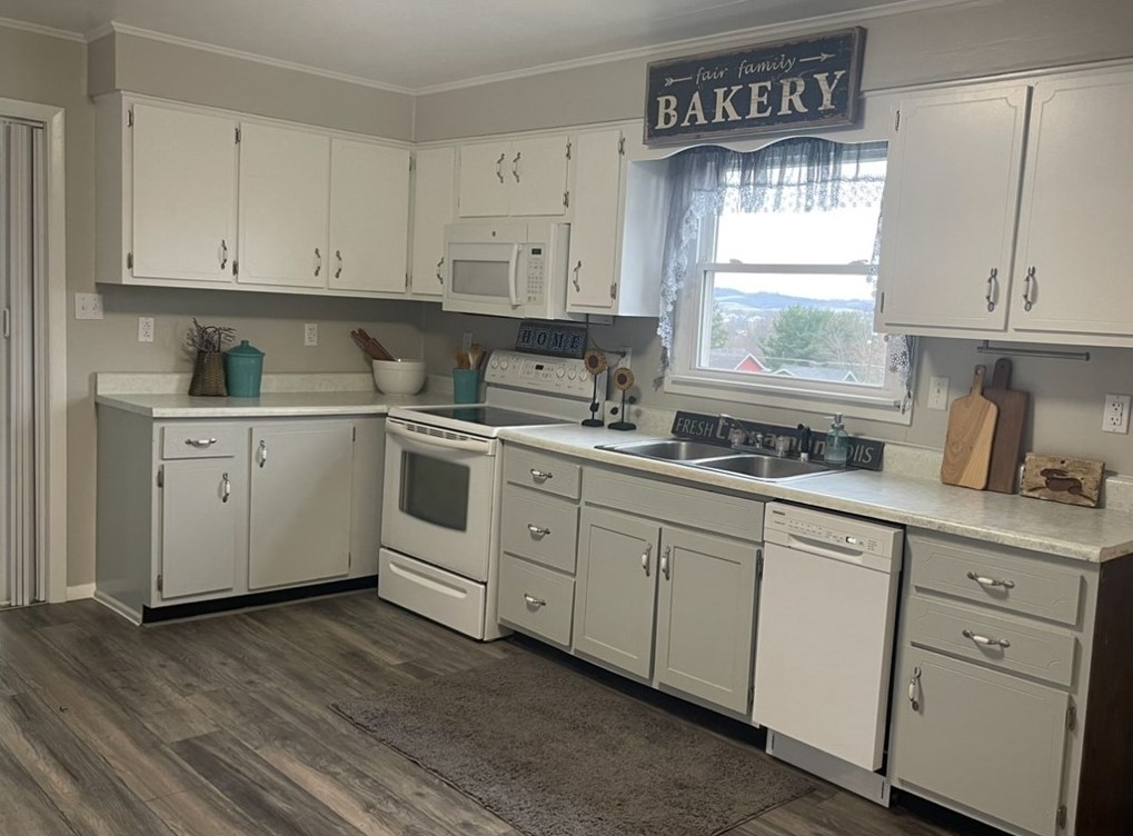 808 Olive St, Connellsville, PA 15425