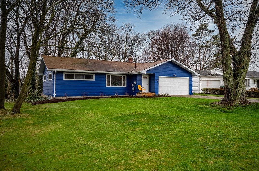 819 Lyle Dr, Hermitage, PA 16148-1524
