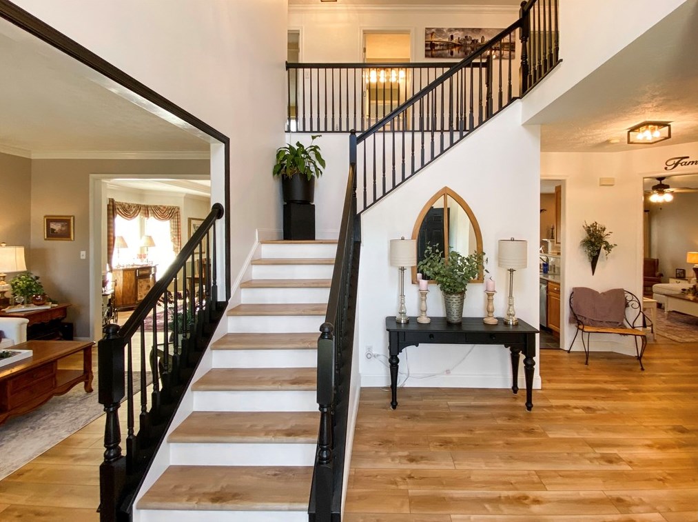 109 Great Rock Dr, Bethel Park, PA 15102-2275