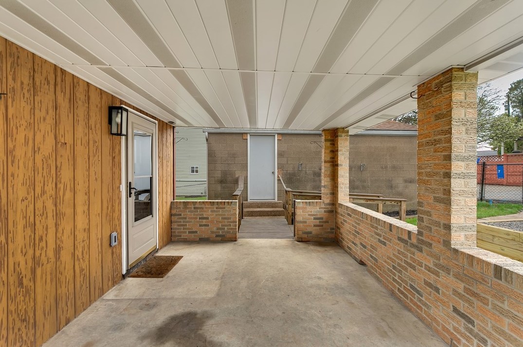7 Short St, New Kensington, PA 15068-2036