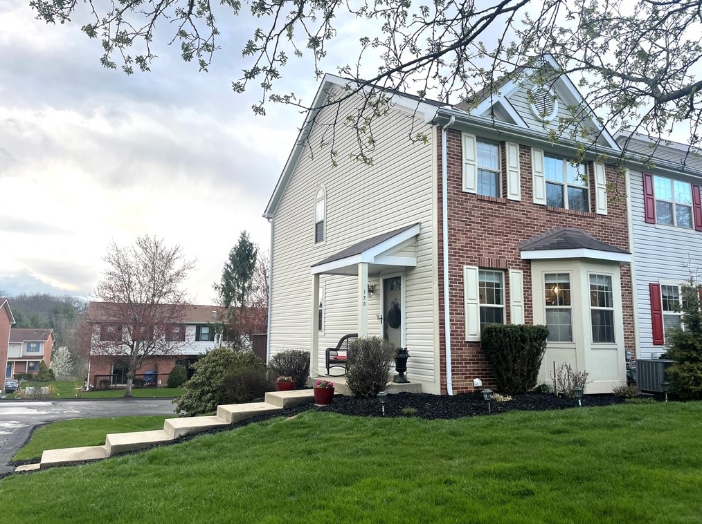 120 Castle Creek Dr, Seven Fields, PA 16046