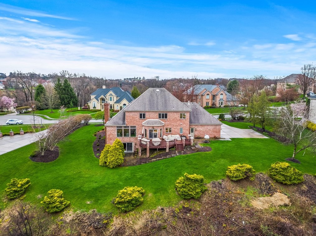 1061 Old Orchard Dr, Gibsonia, PA 15044-6081