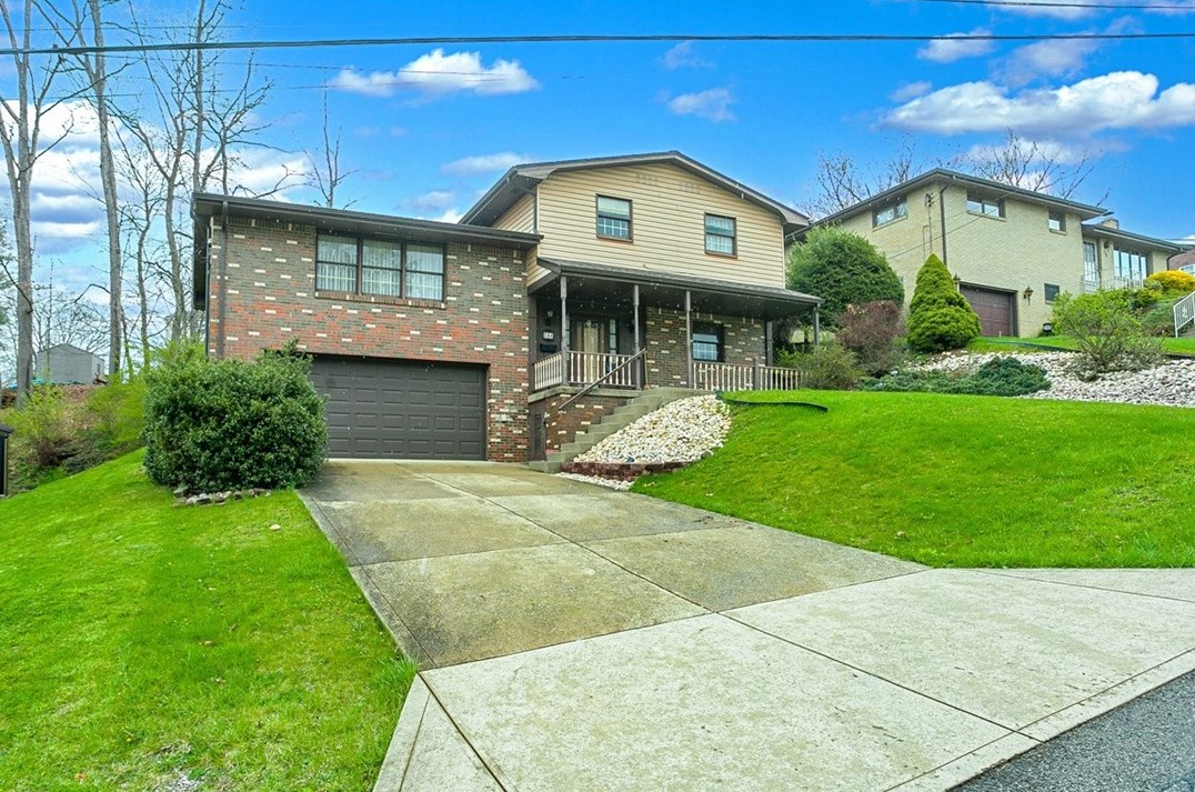 244 Woodlawn Dr, Trafford, PA 15085-1233