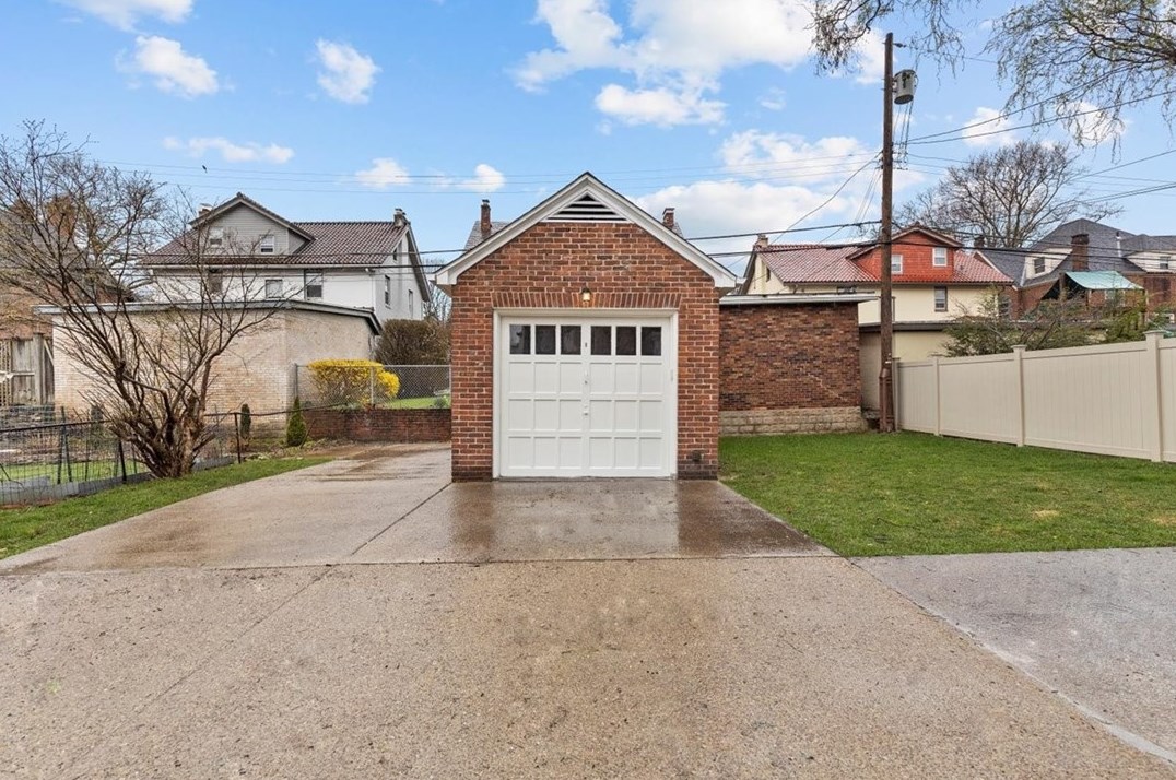 7032 Meade Pl, Pittsburgh PA 15208-2428 exterior