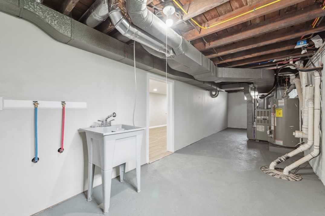 410 Locust St, West Newton PA  15089-1015 exterior