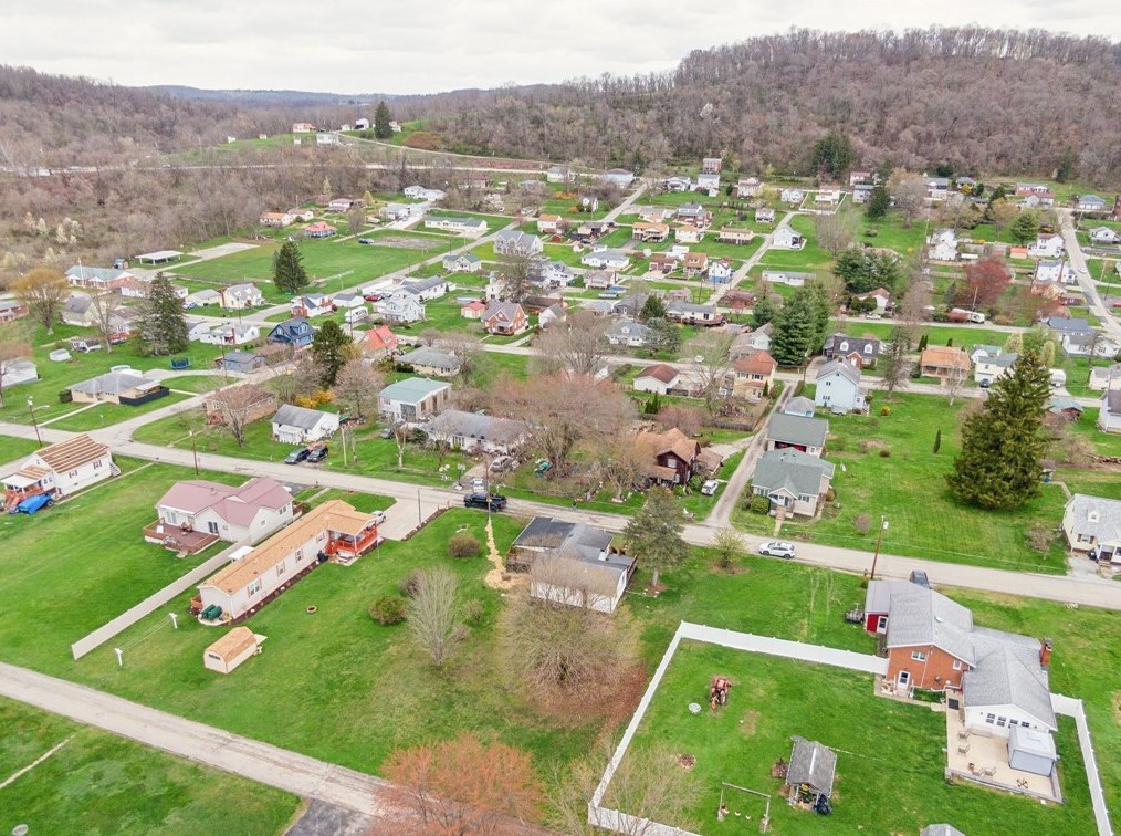 410 Locust St, West Newton PA  15089-1015 exterior