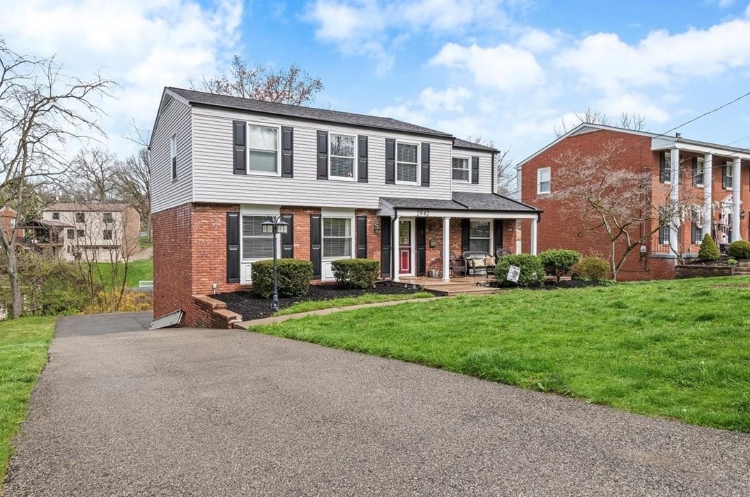2942 Eastview Rd, Bethel Park, PA 15102-1628