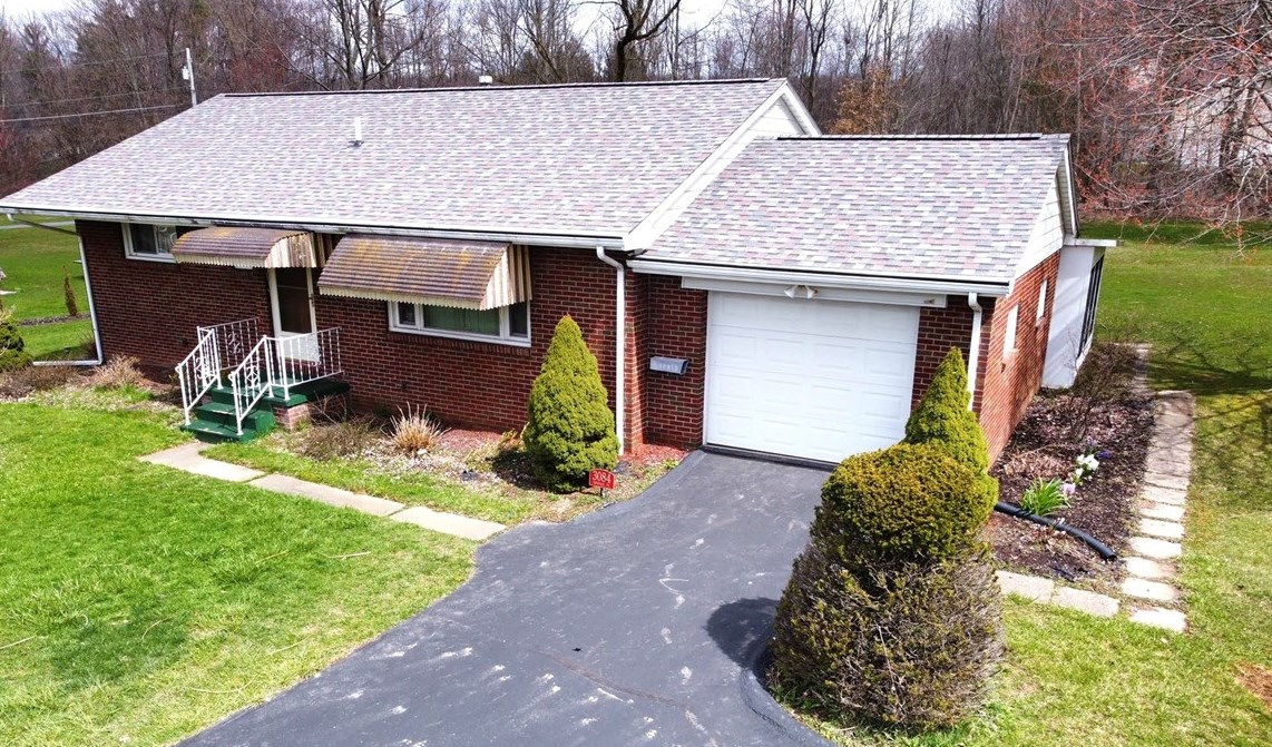 3084 Tamarack Dr, Hermitage, PA 16150-8553