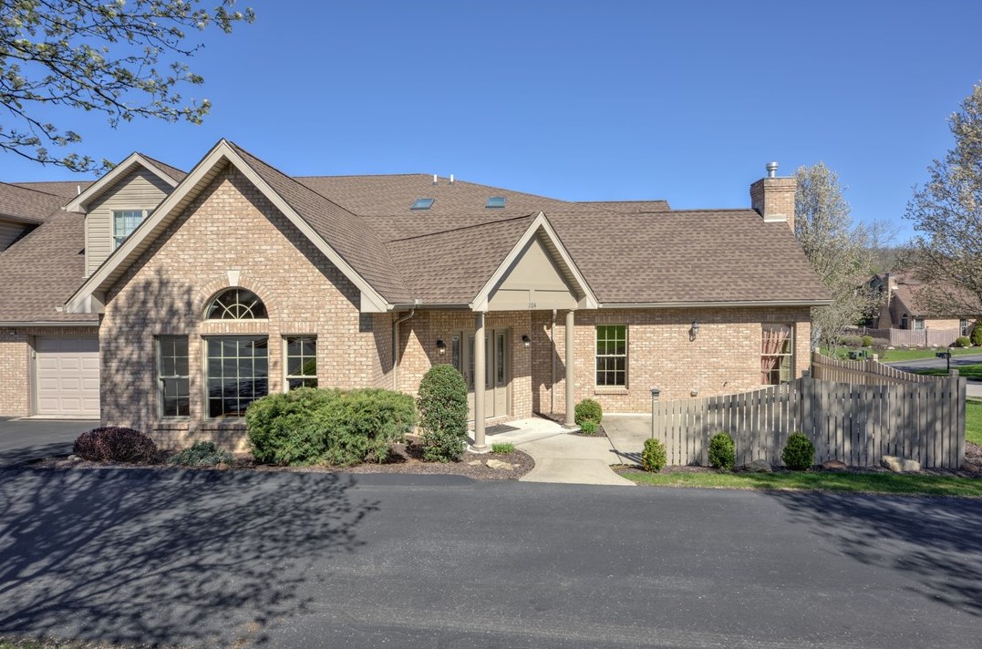 204 Village Green Dr, Canonsburg, PA 15317-5422